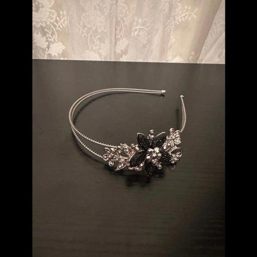 Elegant Floral Rhinestone Hairband - Picture 2 of 2